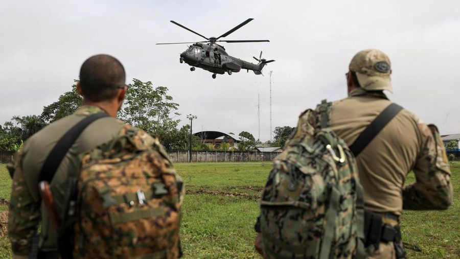 Police officers and rescue team conduct a search operation for British journalist Dom Phillips and indigenous expert Bruno Pereira, who went missing while reporting in a remote and lawless part of the Amazon rainforest near the border with Peru, in Atalaia do Norte, Amazonas state, Brazil, June 10, 2022.REUTERS/Bruno Kelly