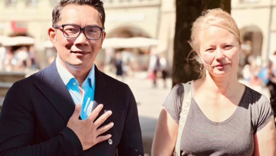 Ridwan Kamil dan Geraldine Beldi, guru SD yang pertama kali melihat jasad Emmeril Kahn Mumtadz.