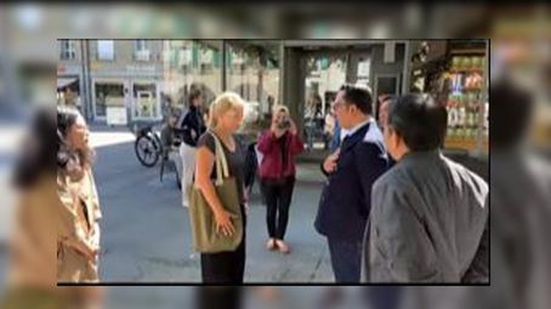 Ridwan Kamil saat menemui Seorang guru SD yang menemukan jenazah Eril di Sungai Aare. (Instagram/Ridwan Kamil)