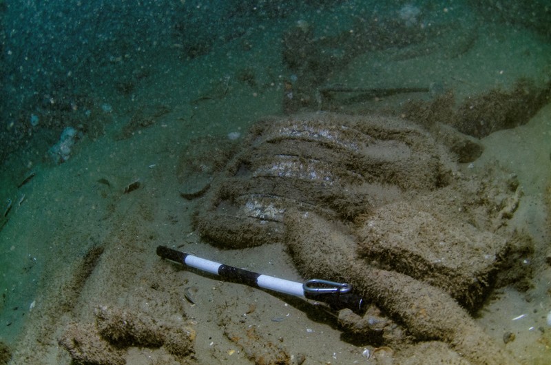 BRITAIN-SHIPWRECK/ Brothers Julian Barnwell and Lincoln Barnwell measure a cannon underwater, from the shipwreck of HMS Gloucester, which sank 340 years ago while carrying King of England, James Stuart, and was discovered off the coast of Norfolk, Britain July 25, 2018. Norfolk Historic Shipwrecks/Handout via REUTERS THIS IMAGE HAS BEEN SUPPLIED BY A THIRD PARTY. NO RESALES. NO ARCHIVES. MANDATORY CREDIT.