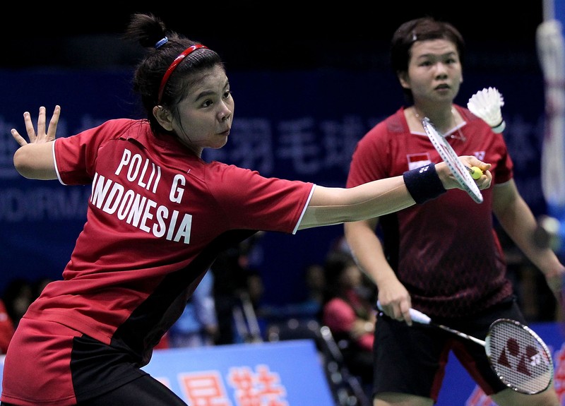 Indonesia's Greysia Polii, right, carries the Indonesian flag after defeating Germany's Brigit Overzier and Kathrin Piotrowski during their semi-final of the Uber Cup badminton championship match at Istora Senayan stadium in Jakarta, Indonesia, Thursday, May 15, 2008. (AP Photo/Firdia Lisnawati)