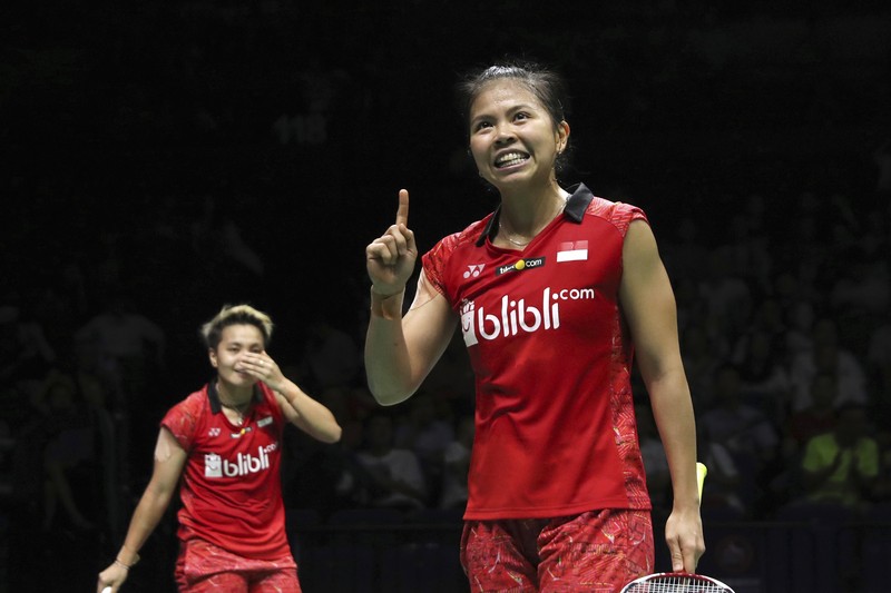 Indonesia's Greysia Polii, right, carries the Indonesian flag after defeating Germany's Brigit Overzier and Kathrin Piotrowski during their semi-final of the Uber Cup badminton championship match at Istora Senayan stadium in Jakarta, Indonesia, Thursday, May 15, 2008. (AP Photo/Firdia Lisnawati)