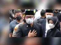 Saat Ridwan Kamil & Atalia Membungkuk, Diam Tanpa Kata