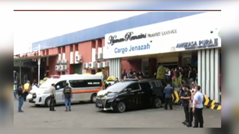 Jenazah Eril Tiba di RI (Tangkapan Layar CNN TV) Jenazah Eril Tiba di RI (Tangkapan Layar CNN TV)