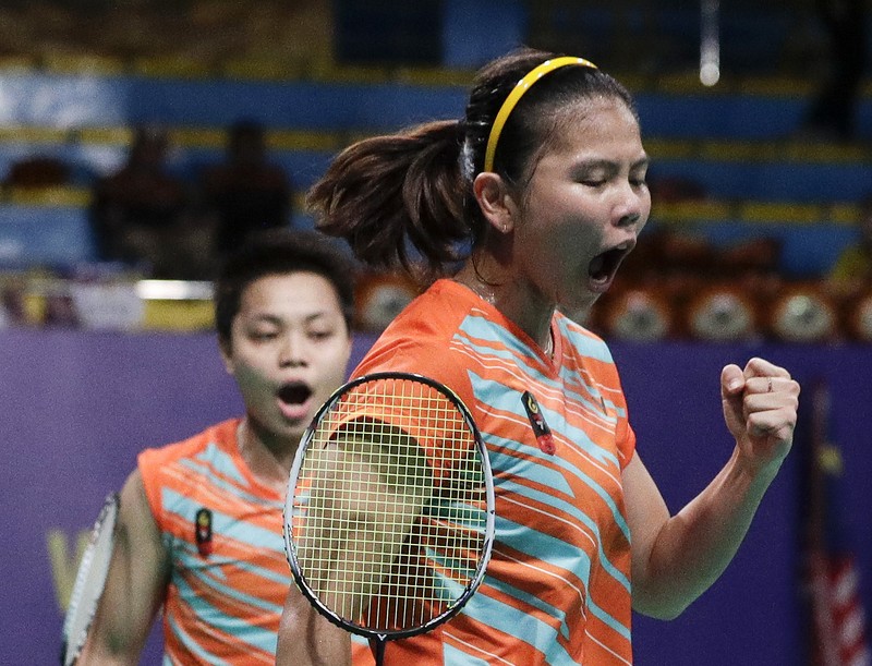 Indonesia Badminton Thomas Uber Cup Indonesia's Greysia Polii, right, carries the Indonesian flag after defeating Germany's Brigit Overzier and Kathrin Piotrowski during their semi-final of the Uber Cup badminton championship match at Istora Senayan stadium in Jakarta, Indonesia, Thursday, May 15, 2008. (AP Photo/Firdia Lisnawati)