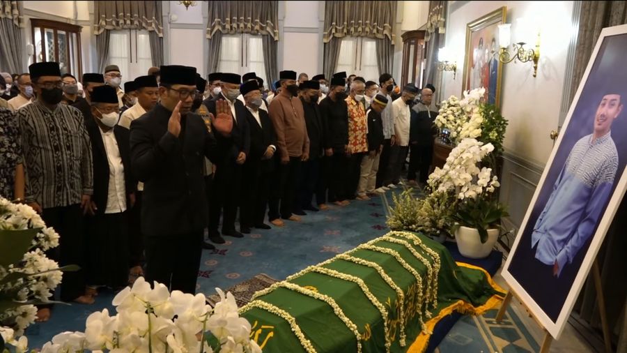Rumah Duka Emmeril Kahn Mumtadz bin Mochamad Ridwan Kamil. (Tangkapan Layar Youtube))