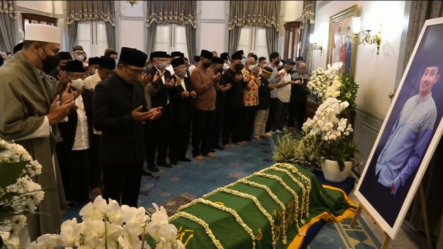 Rumah Duka Emmeril Kahn Mumtadz bin Mochamad Ridwan Kamil. (Tangkapan Layar Youtube))