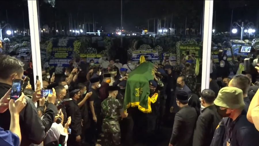 Rumah Duka Emmeril Kahn Mumtadz bin Mochamad Ridwan Kamil. (Tangkapan Layar Youtube))