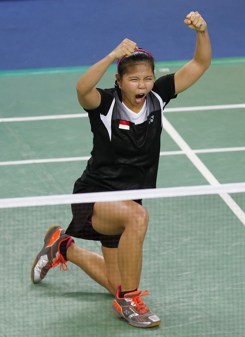 Indonesia Badminton Thomas Uber Cup Indonesia's Greysia Polii, right, carries the Indonesian flag after defeating Germany's Brigit Overzier and Kathrin Piotrowski during their semi-final of the Uber Cup badminton championship match at Istora Senayan stadium in Jakarta, Indonesia, Thursday, May 15, 2008. (AP Photo/Firdia Lisnawati)