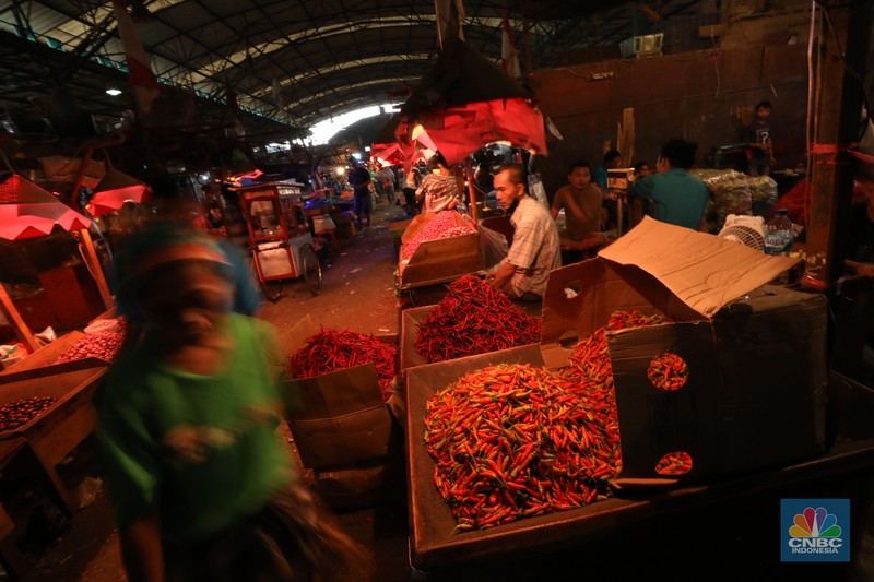 Cabai rawit merah Cabai rawit merah di Pasar Induk Kramat Jati, Senin (13/6/2022). (CNBC Indonesia/ Tri Susilo)