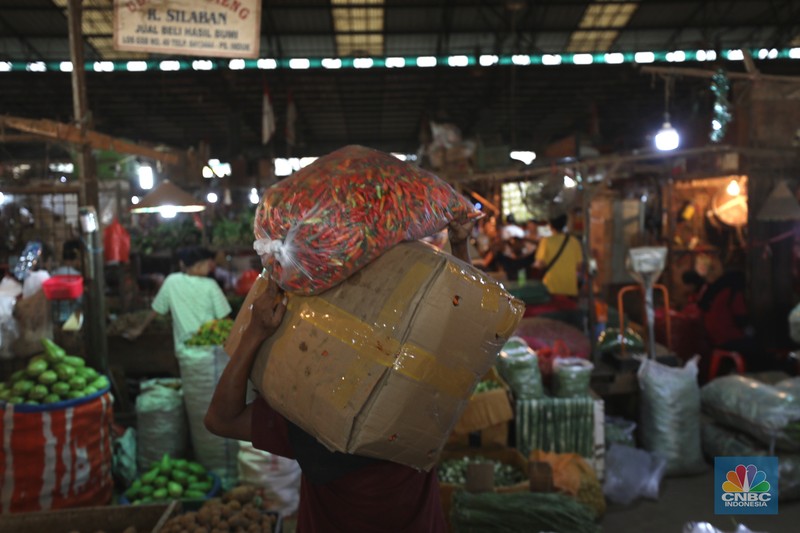 Cabai rawit merah Cabai rawit merah di Pasar Induk Kramat Jati, Senin (13/6/2022). (CNBC Indonesia/ Tri Susilo)