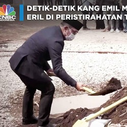 Detik-detik Kang Emil Melepas Eril di Peristirahatan Terakhir
