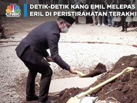 Detik-detik Kang Emil Melepas Eril di Peristirahatan Terakhir