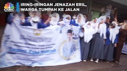 Iring-iringan Jenazah Eril, Warga Tumpah Ke Jalan