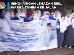 Iring-iringan Jenazah Eril, Warga Tumpah Ke Jalan