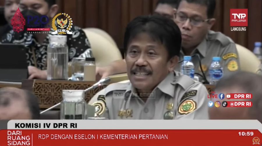 Kepala Badan Karantina Kementerian Pertanian (Kementan) Bambang saat Raker Mentan dengan Komisi IV DPR RI mengatakan lalu lintas hewan ternak lewat jalur darat diizinkan. (Tangkapan Layar Youtube DPR RI)