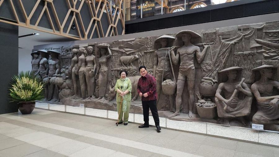 Ketua Umum PDI Perjuangan Megawati Soekarnoputri dan Menteri BUMN Erick Thohir mengunjungi pusat perbelanjaan Sarinah, Jalan MH Thamrin, Senin (13/6/2022). (Dok. PDI Perjuangan)