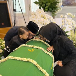 Cium Peti Eril, Atalia: Melepasmu dengan Keikhlasan