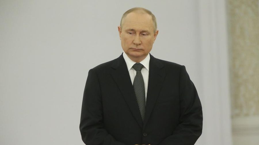 Presiden Rusia Vladimir Putin menghadiri Upacara Pemberian Penghargaan Negara di Istana Grand Kremlin di Moskow, Rusia, Minggu (12/6/2022). (Photo by Contributor/Getty Images)
