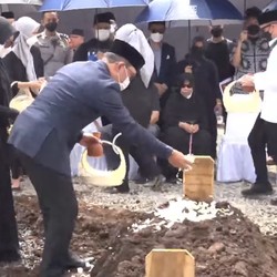 Ini Puisi Lengkap Ridwan Kamil yang Dibaca di Pemakaman Eril