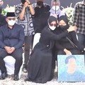 Penuh Haru, Ridwan Kamil Bacakan Puisi di Pemakaman Eril