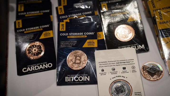 Bitcoin terlihat dijual pada hari pertama Konferensi Aksi Politik Konservatif CPAC Bitcoin terlihat dijual pada hari pertama Konferensi Aksi Politik Konservatif CPAC di Orlando, FLorida, Kamis (24/2/2022). (Photo by Jabin Botsford/The Washington Post via Getty Images)