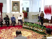 Titah Jokowi: Sudah Tutup Mata, Beli Produk Dalam Negeri!