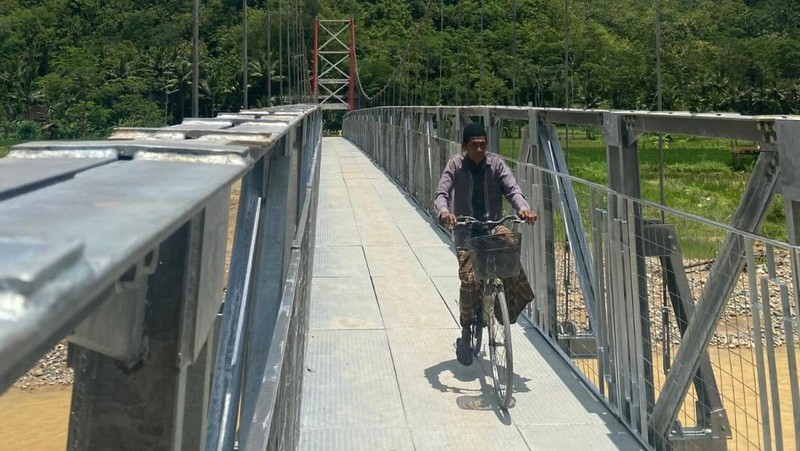 Jembatan Gantung di Provinsi Jawa Timur (Dok. Kementerian PUPR)