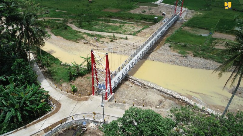 Jembatan Gantung di Provinsi Jawa Timur (Dok. Kementerian PUPR)
