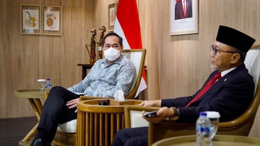 Pertemuan Muhammad Lutfi (kiri) dan Zulkifli Hasan (kanan)