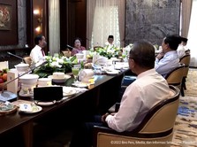 Momen Jokowi Makan Siang Bareng Prabowo-Mega Jelang Reshuffle