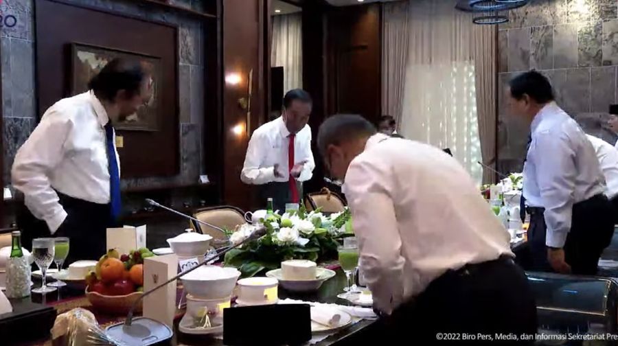 Persiden Joko Widodo makan siang bersama para ketua umum partai koalisinya di Istana Kepresidenan Jakarta. (Tagkapan Layar Youtube Sekretariat Presiden)