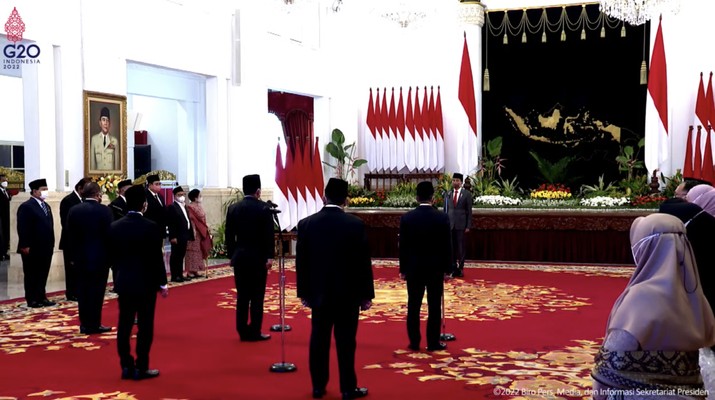 Presiden Joko Widodo Melantik Menteri dan Wamen Baru Kabinet Indonesia Maju, Istana Jakarta, 15 Juni 2022. (Tangkapan Layar Youtube Sekretariat Presiden)