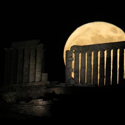 Bulan Purnama Stroberi Bakal Muncul, Ini Penjelasan-Prediksi Puncaknya