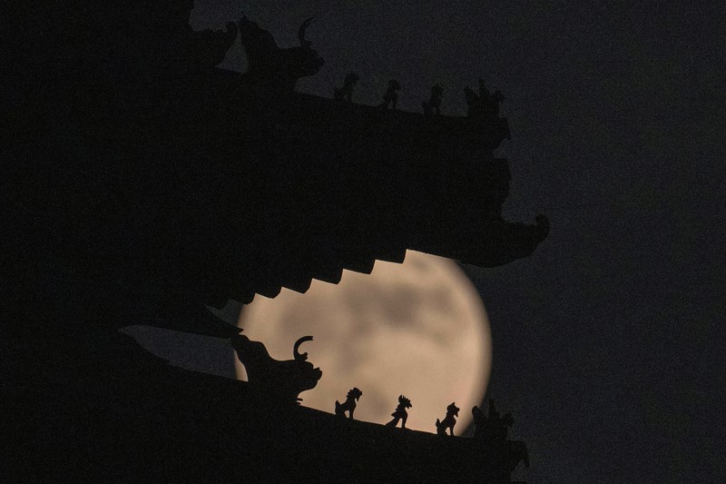 Bulan purnama yang dikenal sebagai 