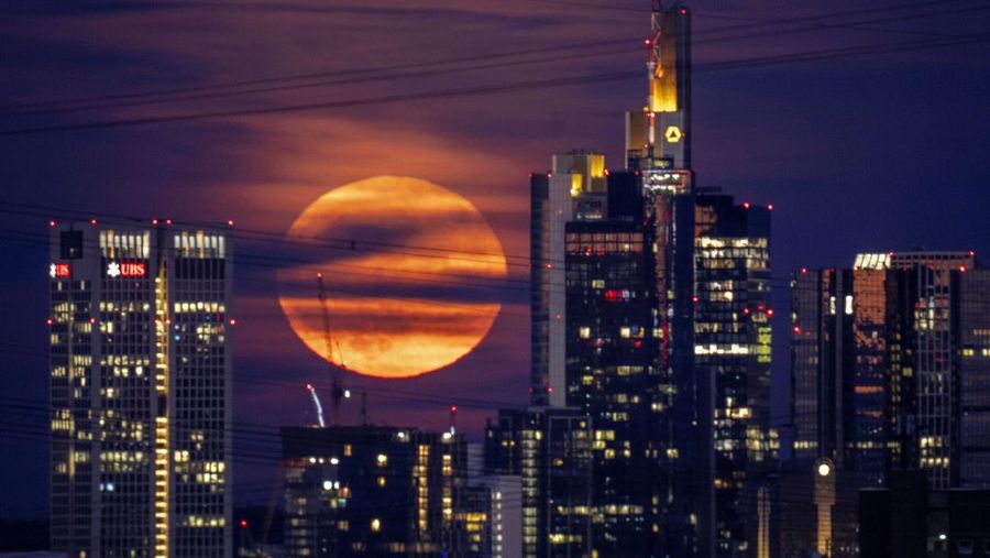 Bulan purnama yang dikenal sebagai