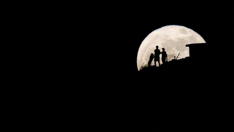 Bulan purnama yang dikenal sebagai 