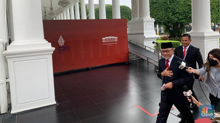 Zulkifli Hasan Tiba di Istana Kepresidenan Jakarta (CNBC Indonesia/ Chandra Gian Asmara)