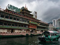 Potret Jumbo Kingdom Pensiun, Ditarik dari Laut Hong Kong