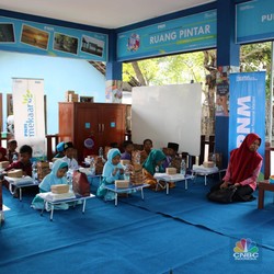 PNM Resmikan Ruang Pintar Pulau Santen & Tanam 1.000 Pohon