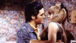 Sisi Gelap Elvis Presley: Naksir Gadis Remaja, Bergaya Godzilla