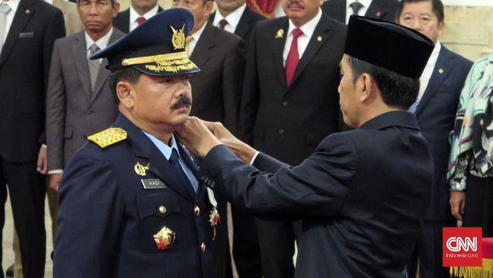 Marsekal Madya TNI Hadi Tjahjanto saat dilanti sebagai Kepala Staf Angkatan Udara. (CNN Indonesia/Christie Stefanie)