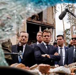 Macron Minta ke MBS Agar Arab Tingkatkan Produksi Minyak