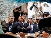 Macron Minta ke MBS Agar Arab Tingkatkan Produksi Minyak