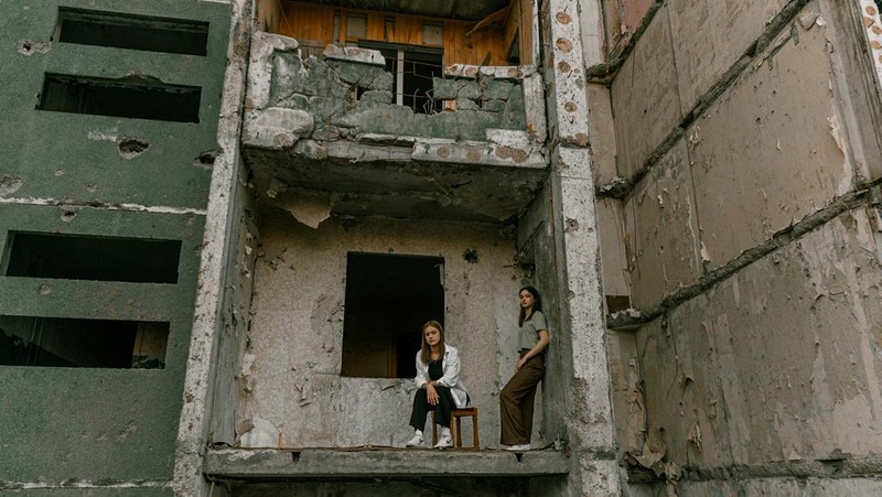 Students pose in front of a destroyed military vehicle for a high school graduation photoshoot, as Russia's attack on Ukraine continues, in Chernihiv, Ukraine, June 5, 2022. Picture taken on June 5, 2022. Instagram/@senykstas/Handout via REUTERS  THIS IMAGE HAS BEEN SUPPLIED BY A THIRD PARTY. MANDATORY CREDIT. NO RESALES. NO ARCHIVES.