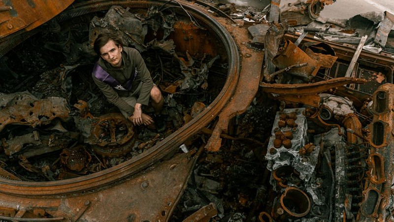 Students pose in front of a destroyed military vehicle for a high school graduation photoshoot, as Russia's attack on Ukraine continues, in Chernihiv, Ukraine, June 5, 2022. Picture taken on June 5, 2022. Instagram/@senykstas/Handout via REUTERS  THIS IMAGE HAS BEEN SUPPLIED BY A THIRD PARTY. MANDATORY CREDIT. NO RESALES. NO ARCHIVES.