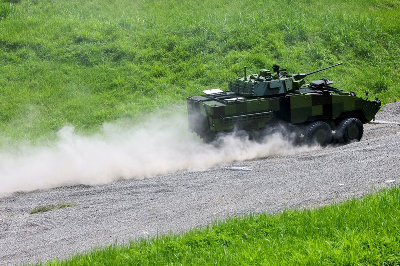 Kendaraan Militer Lapis Baja Buatan Tawian CM-34 Clouded Leopard Karyawan mengerjakan lini produksi kendaraan lapis baja terbaru militer Taiwan CM-34