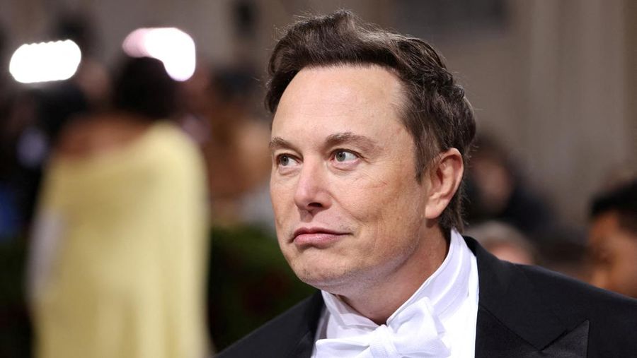 FILE PHOTO: Elon Musk arrives at the In America: An Anthology of Fashion themed Met Gala at the Metropolitan Museum of Art in New York City, New York, U.S., May 2, 2022. REUTERS/Andrew Kelly//File Photo