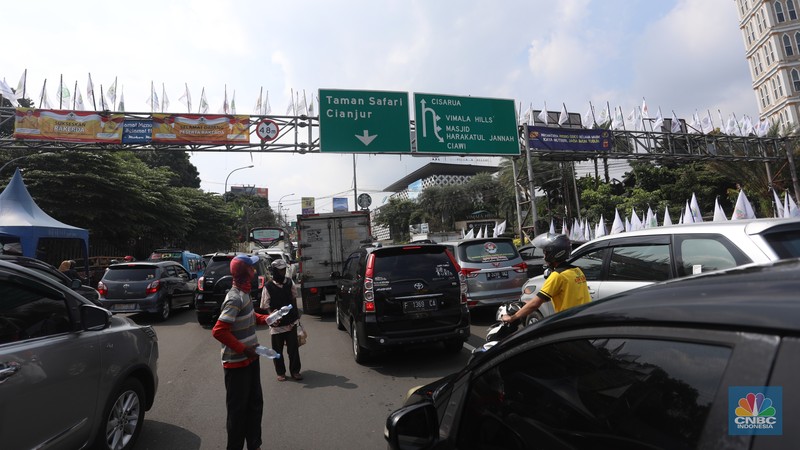 Jalu Puncak Bogor Macet (CNBC Indonesia/Andrean Kristianto)