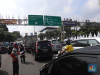 110.650 Kendaraan Masuk Puncak Pada Malam Natal